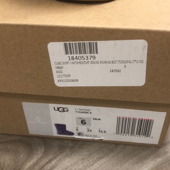 🔥🔥UGG Classic Short II Water Resistant  Bo… - Picture 8 of 11